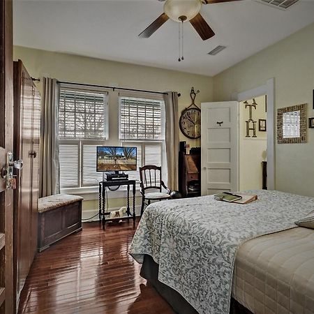 Granbury Gardens Bed And Breakfast 客房 照片