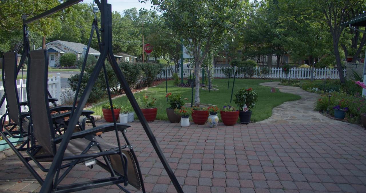 Granbury Gardens Bed And Breakfast 外观 照片