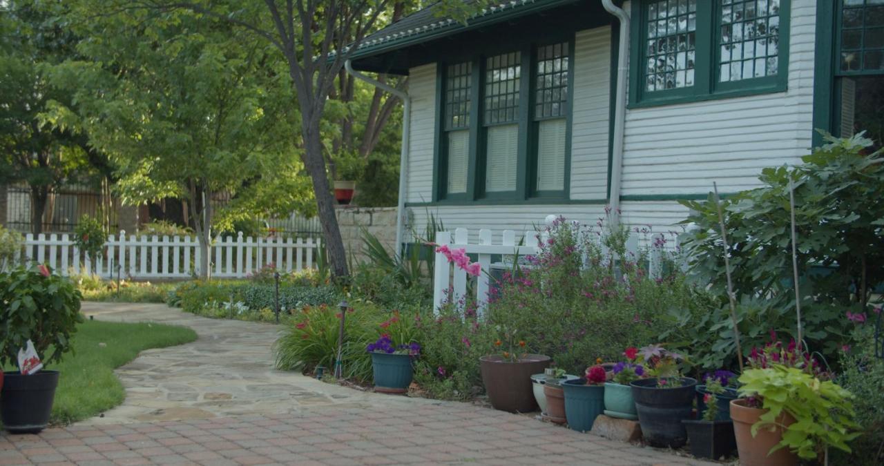 Granbury Gardens Bed And Breakfast 外观 照片