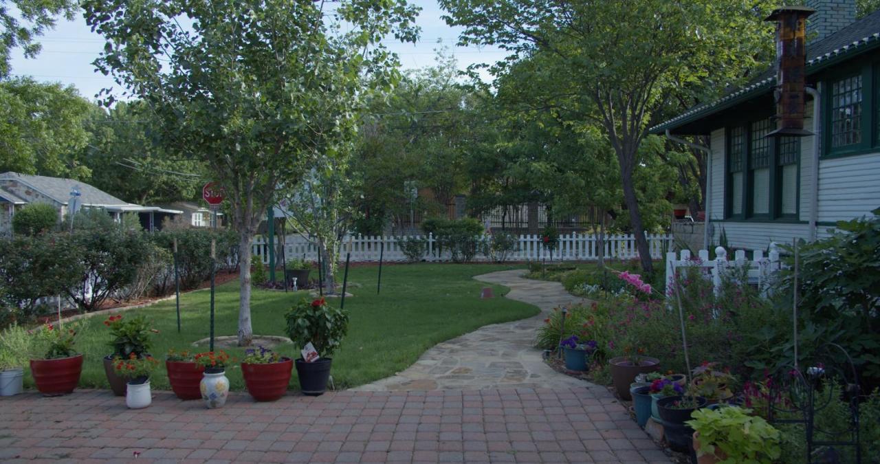 Granbury Gardens Bed And Breakfast 外观 照片